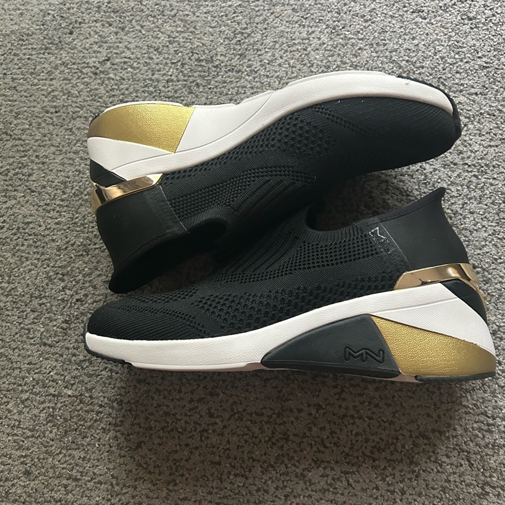 Skechers Black and Gold hands free slip on Sneakers (worn once!) - Picture 4 of 10